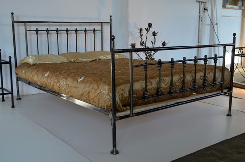 Altmodisches doppel metallbett - doppel,
